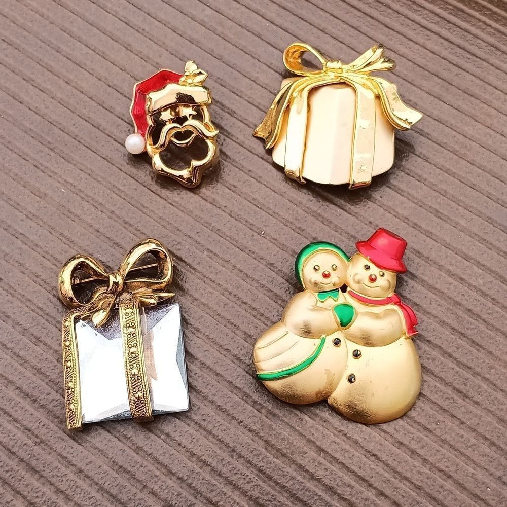 !!Lot of 4 Vintage Christmas Brooches
